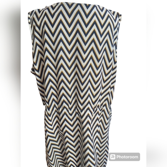 EUC - Chevron Dress - Picture 5 of 7